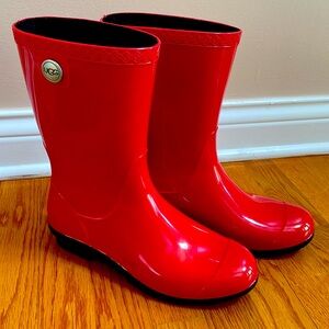 BRIGHT RED UGG RUBBER BOOTS, NEVER WORN SIZE 8